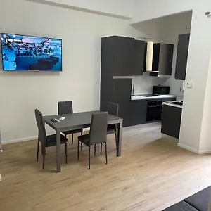 Ampio Bilocale Zona Navigli Milano
